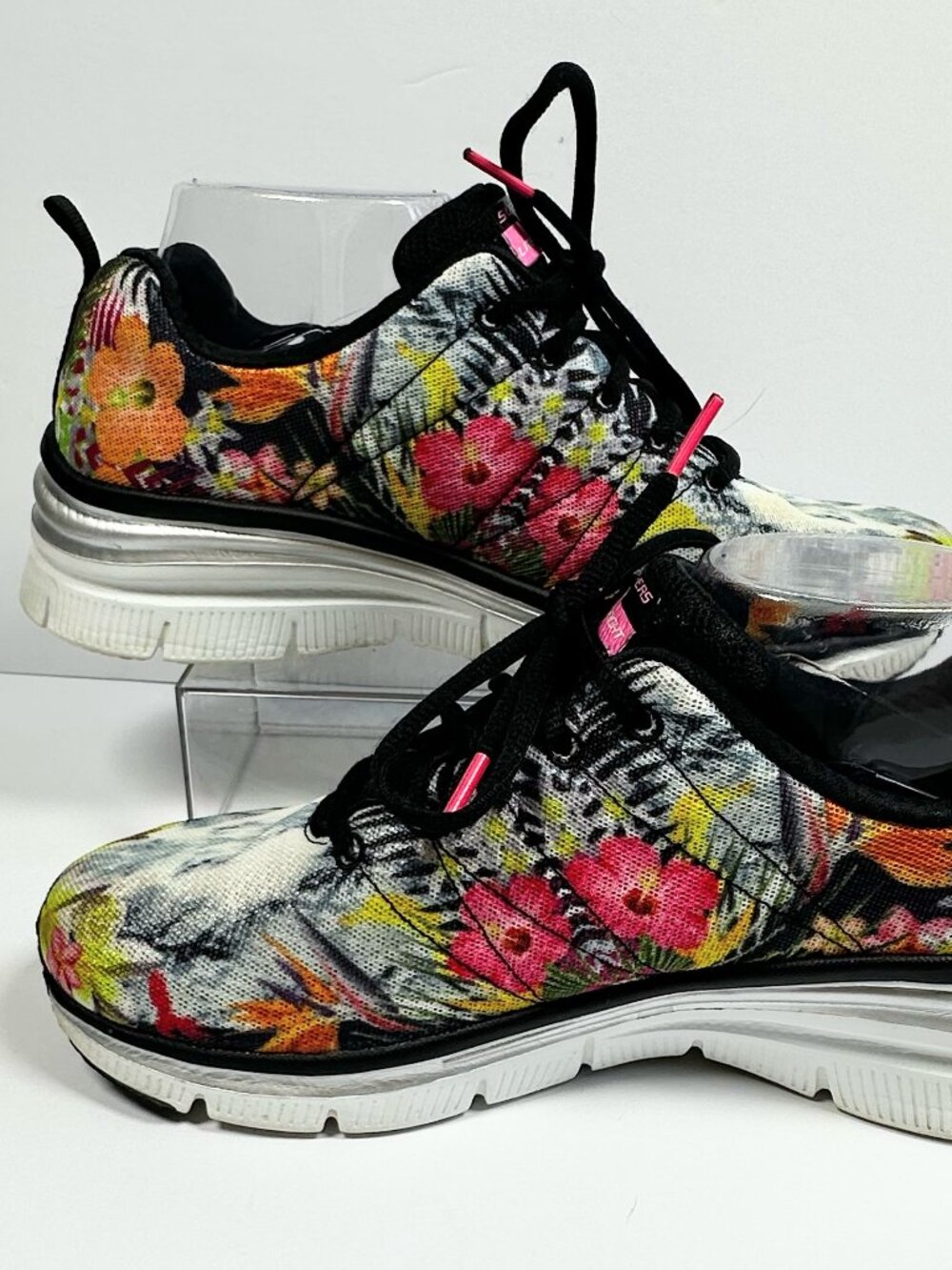 Skechers Floral Air-Cooled Memory Foam Sneaker Shoes Lite Weight Women's Size 8 - Picture 2 of 16